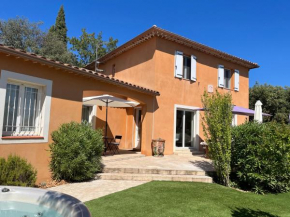 Charmante villa avec spa et panorama